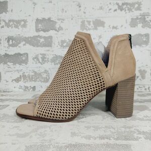 NEW Vince Camuto Suede Leather Tan Katnina Peep Open Ankle Booties E152
